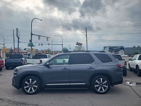 Used 2023 Honda Pilot Touring image 2