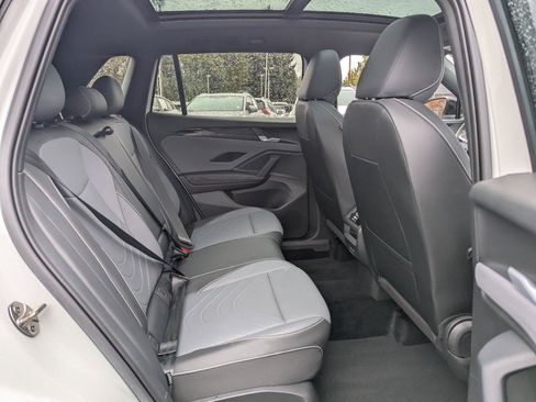 Used 2025 Volkswagen Tiguan SE R-Line AWD/4WD image 31