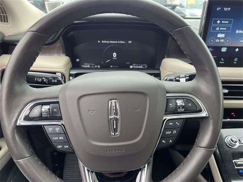 Used 2023 Lincoln Nautilus Reserve image 25