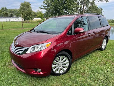 Used 2013 Toyota Sienna Limited w/ Premium Pkg AWD/4WD image 1