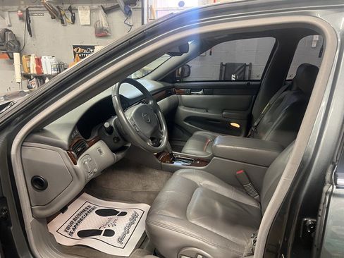 Used 2004 Cadillac Seville SLS w/ Preferred Equipment Group image 5