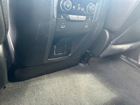 Used 2024 Chevrolet Tahoe Premier AWD/4WD image 45