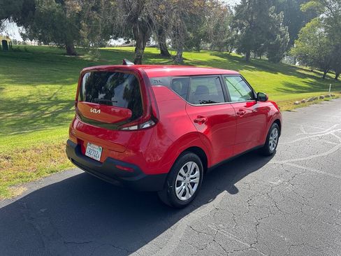 Used 2022 Kia Soul LX FWD image 4