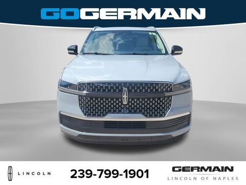 New 2026 Lincoln Navigator Reserve AWD/4WD image 3