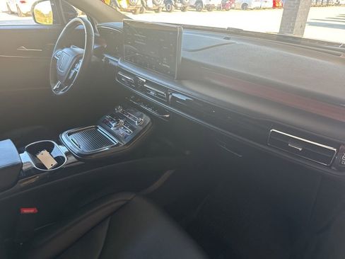 Used 2022 Lincoln Nautilus Reserve image 18