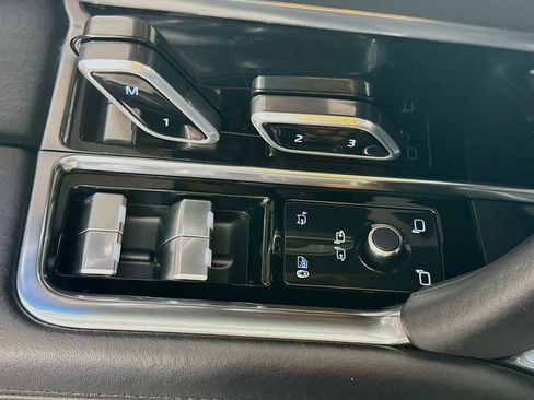 Used 2023 Land Rover Range Rover SE image 18