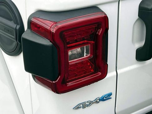 Used 2023 Jeep Wrangler Unlimited Sahara w/ Cold Weather Group image 10