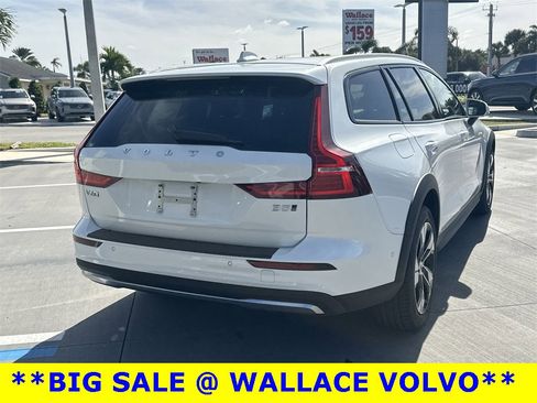 Used 2025 Volvo V60 B5 Cross Country Plus image 6