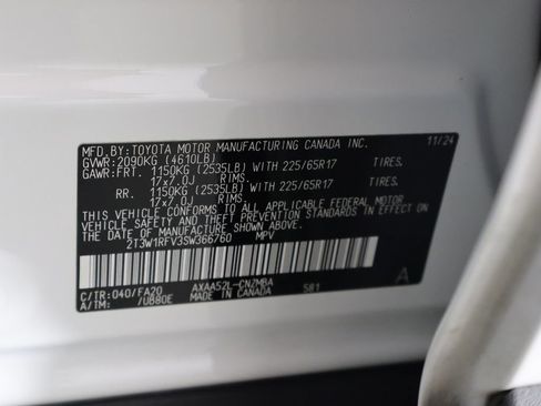Used 2025 Toyota RAV4 XLE FWD image 38