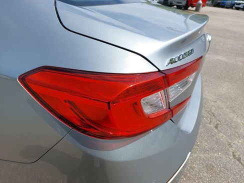 Used 2018 Honda Accord EX-L image 34