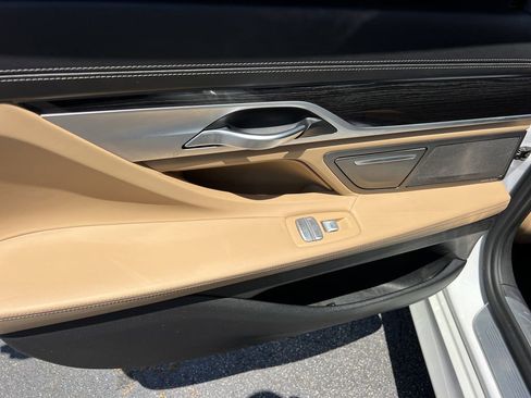 Used 2019 BMW 750i xDrive w/ Executive Package AWD/4WD image 18