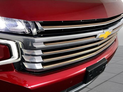 Used 2024 Chevrolet Suburban High Country w/ Premium Package 2 AWD/4WD image 28