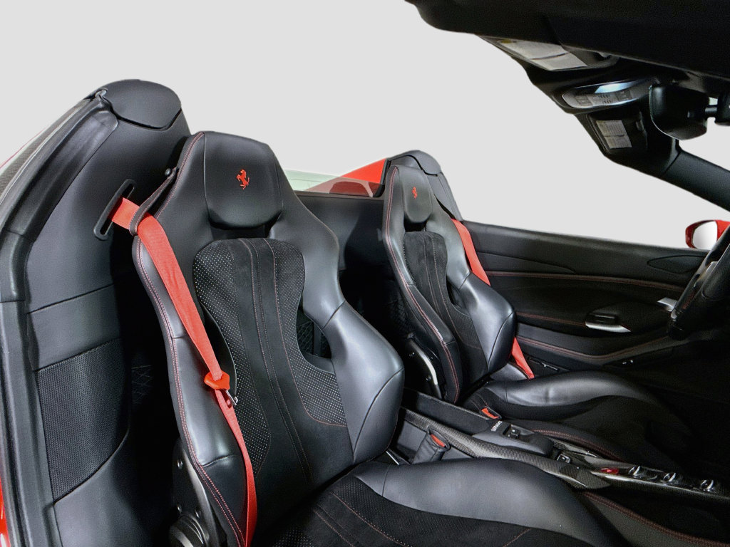 Certified 2022 Ferrari F8 Tributo RWD image 4