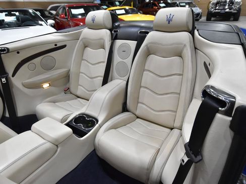 Used 2015 Maserati GranTurismo Convertible RWD image 46