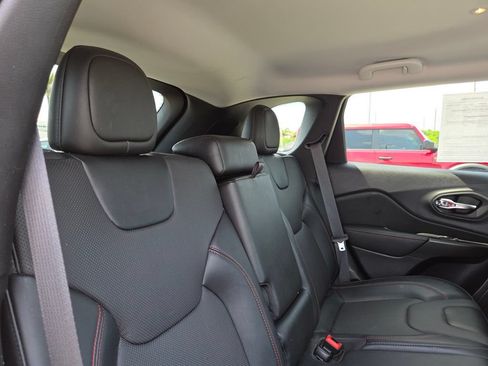 Used 2022 Jeep Cherokee Trailhawk w/ Premium Leather Package AWD/4WD image 19