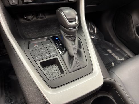 Used 2021 Toyota RAV4 XLE Premium image 35