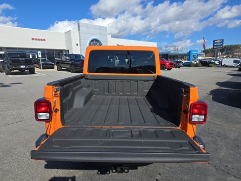 New 2025 Jeep Gladiator Sport image 5
