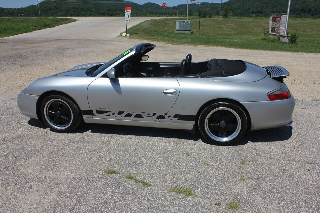 Used 2004 Porsche 911 Carrera RWD image 16