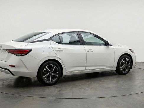 Used 2025 Nissan Sentra SV image 9