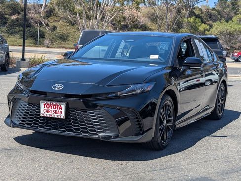 Used 2026 Toyota Camry SE FWD image 11