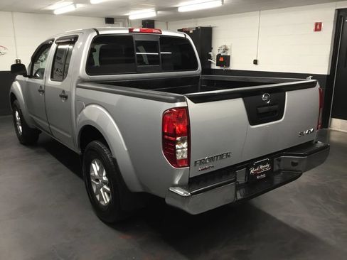 Used 2015 Nissan Frontier SV AWD/4WD image 2