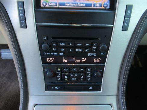 Used 2013 Cadillac Escalade Platinum image 24