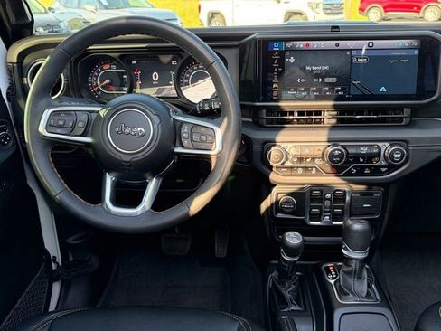 Used 2024 Jeep Wrangler Unlimited Sahara w/ Technology Group AWD/4WD image 38