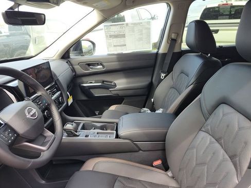 New 2026 Nissan Pathfinder Platinum FWD image 8