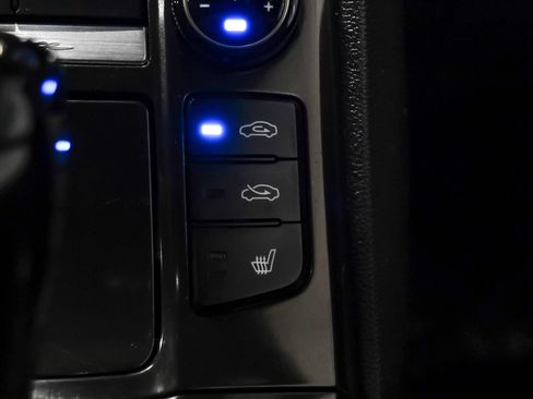 Used 2013 Hyundai Genesis 3.8 RWD image 29