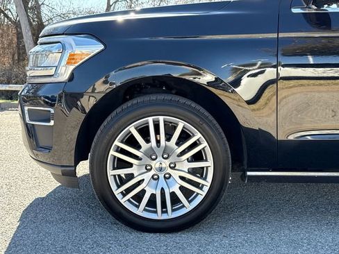 Used 2024 Ford Expedition Limited image 5