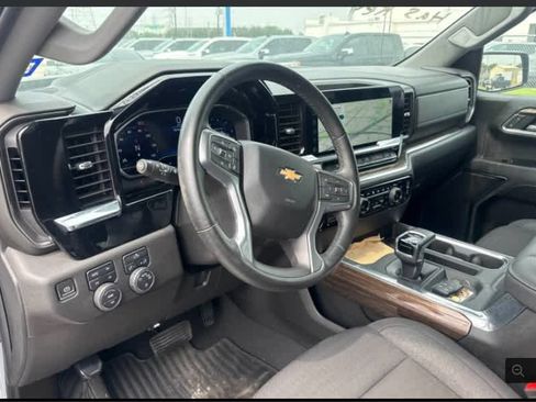 Used 2024 Chevrolet Silverado 1500 LT w/ Z71 Off-Road Package AWD/4WD image 26