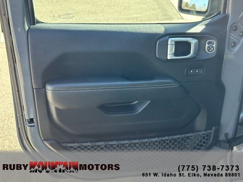 Used 2020 Jeep Wrangler Unlimited Sahara image 9