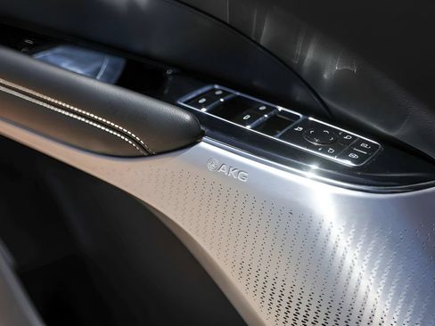 Certified 2024 Cadillac Lyriq Luxury AWD/4WD image 19
