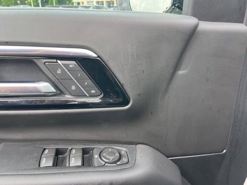 Used 2025 Chevrolet Suburban Z71 AWD/4WD image 16