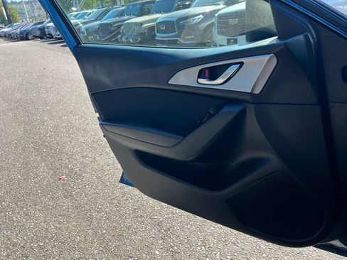 Used 2017 MAZDA MAZDA3 Sport FWD image 15