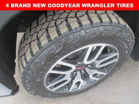 Used 2024 GMC Sierra 1500 AT4 w/ Technology Package image 4