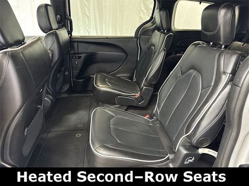 Used 2025 Chrysler Pacifica Limited image 13