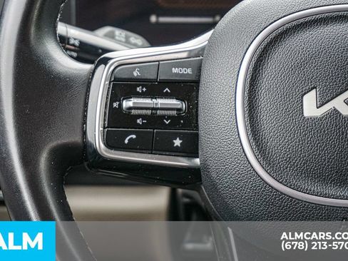 Used 2025 Kia Carnival FWD image 30