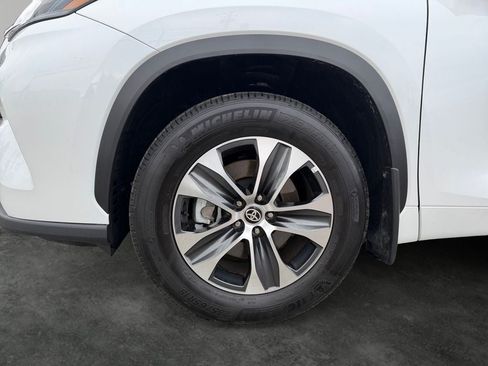 Used 2026 Toyota Highlander XLE AWD/4WD image 4