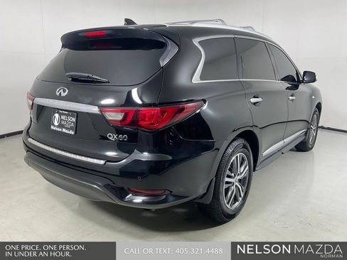 Used 2020 INFINITI QX60 Luxe w/ Essential Package FWD image 6