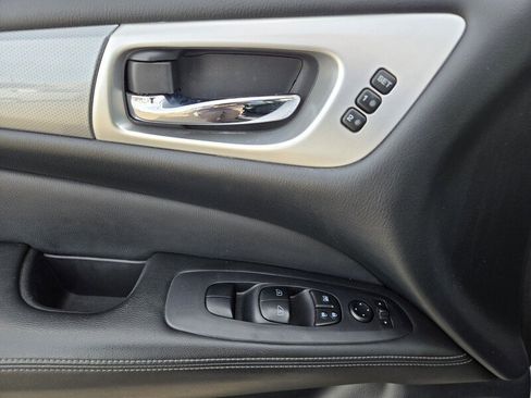 Used 2020 Nissan Pathfinder SL image 19