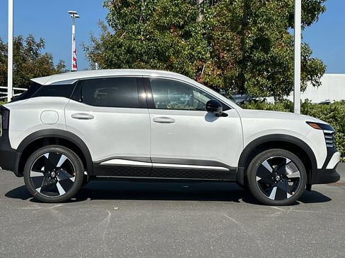 New 2026 Nissan Kicks SR image 3