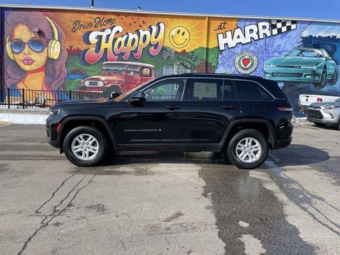Used 2023 Jeep Grand Cherokee Laredo image 2