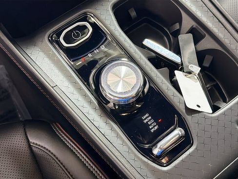 Used 2024 Jeep Wagoneer Launch Edition AWD/4WD image 18