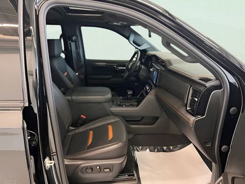 Used 2023 GMC Sierra 1500 AT4 w/ Technology Package AWD/4WD image 9
