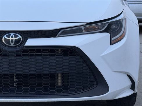 Used 2022 Toyota Corolla LE image 7
