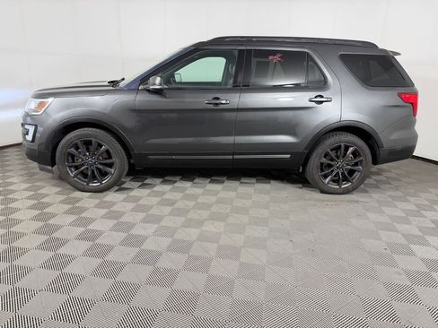 Used 2017 Ford Explorer XLT w/ Equipment Group 202A AWD/4WD image 2