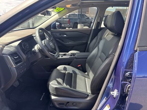Used 2023 Nissan Rogue SV w/ SV Premium B Package image 24