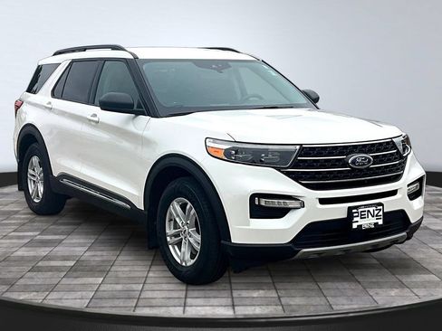 Used 2022 Ford Explorer XLT w/ Equipment Group 202A AWD/4WD image 3