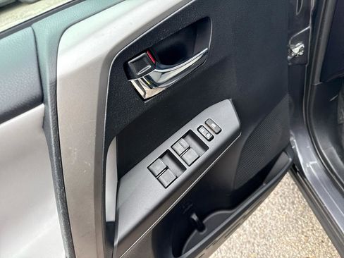 Used 2017 Toyota RAV4 XLE FWD image 12